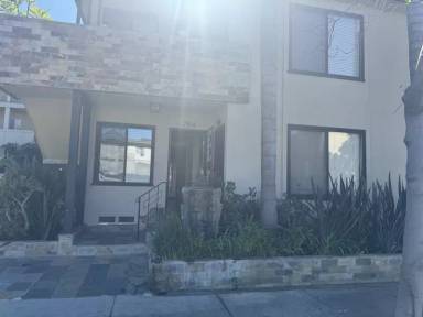Main picture of 7154 Lexington Ave