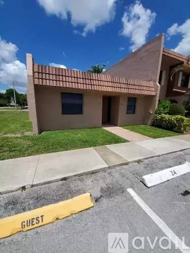 Main picture of 24 Laredo Pl