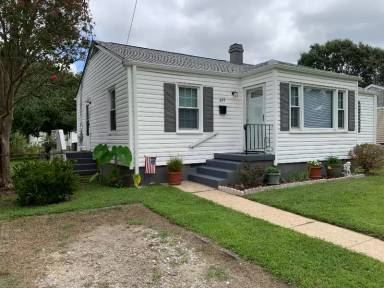 Main picture of 631 Willow Dr