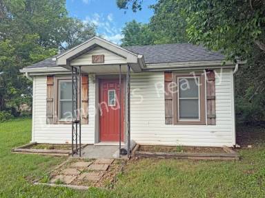 Main picture of 721 N Fulbright Ave