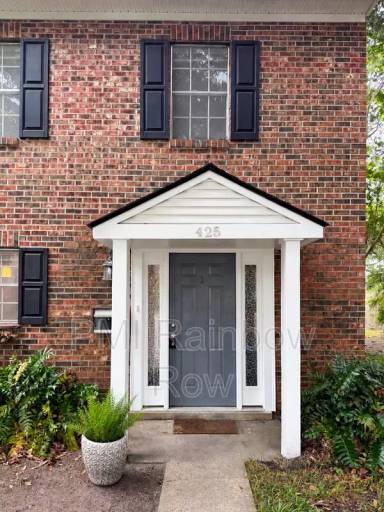 Main picture of 425 Carriage Ln