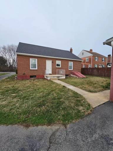 Main picture of 923 Rohrerstown Rd