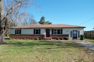 Main picture of 6206 Angus Cir NW