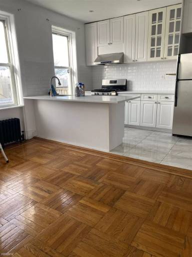 Main picture of 1642 Bath Ave