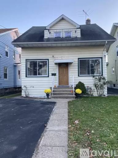 Main picture of 832 Gibbons Ct