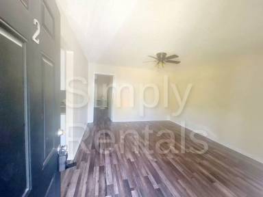 Main picture of 202 Park Cir