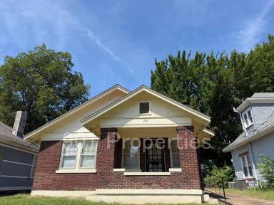 Main picture of 1055 S Cox St
