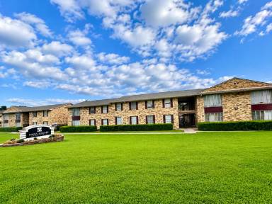 Main picture of King Square At South Dallas