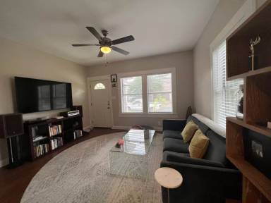 Main picture of 1402 Houston St