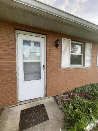 Main picture of 1826 Newark Rd