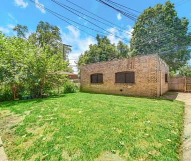 Main picture of 7948 S Ridgeland Ave