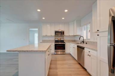 Main picture of 444 Orange Ave