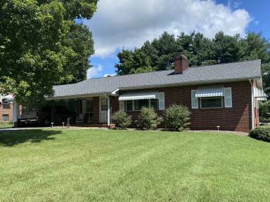 Main picture of 5545 Reynolda Rd