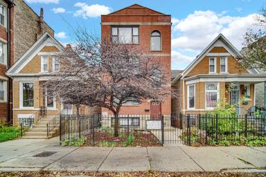 Main picture of 2218 W Augusta Blvd