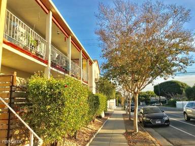 Main picture of 2300 Oak St