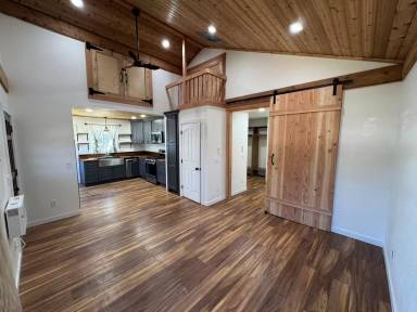 Main picture of 37 Olive St