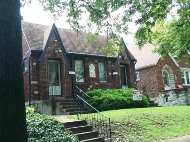 Main picture of 5536 Walsh St