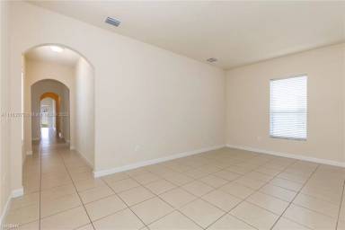 Main picture of 17069 SW 92nd St