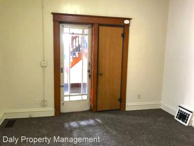 Main picture of 922 W Division St