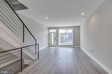 Main picture of 539 W Berks St