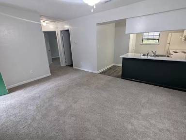 Main picture of 2350 Horne Ave