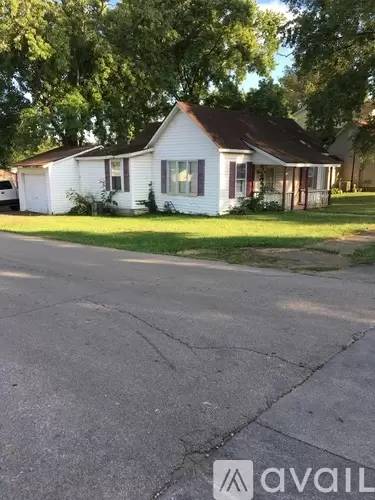 Main picture of 702 S Vandervoot St