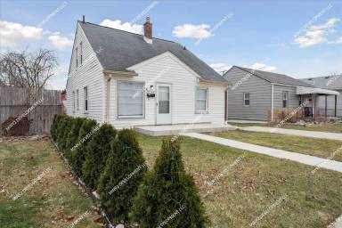 Main picture of 28368 Maple St