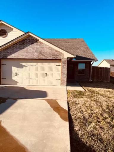 Main picture of 907 Dart Ct