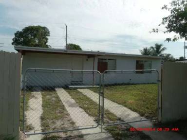 Main picture of 1033 NW 10th Pl