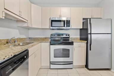 Main picture of 1200 S Michigan Ave