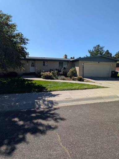 Main picture of 675 University Dr