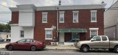 Main picture of 352 N Gross St