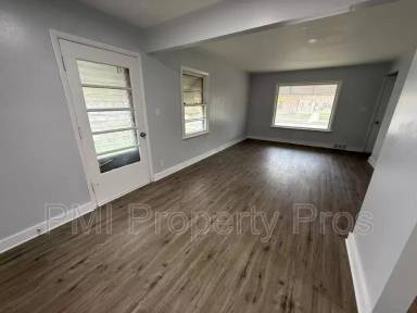 Main picture of 2101 W Fairmount Ave
