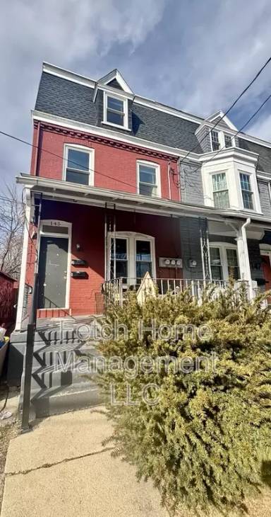 Main picture of 145 E Liberty St