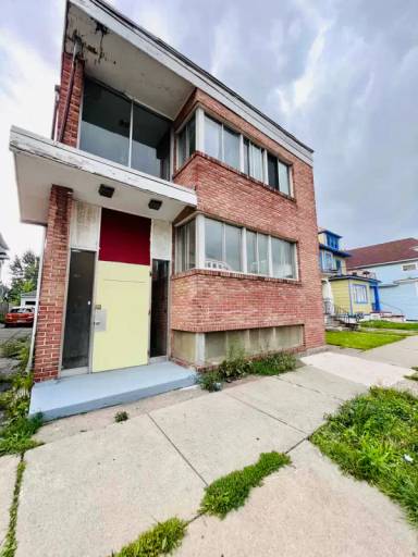 Main picture of 1389 E Delavan Ave