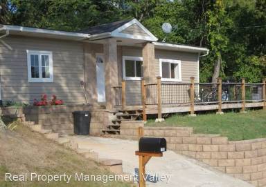 Main picture of 100 Steele St