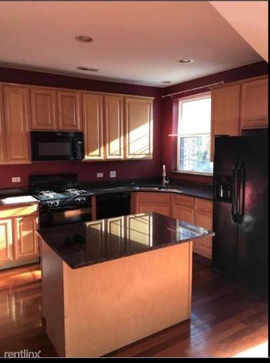 Main picture of 4209 S Michigan Ave