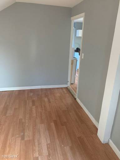 Main picture of 1614 Lonsdale Ave