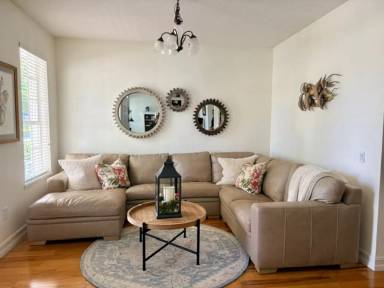 Main picture of 7001 Beargrass Rd