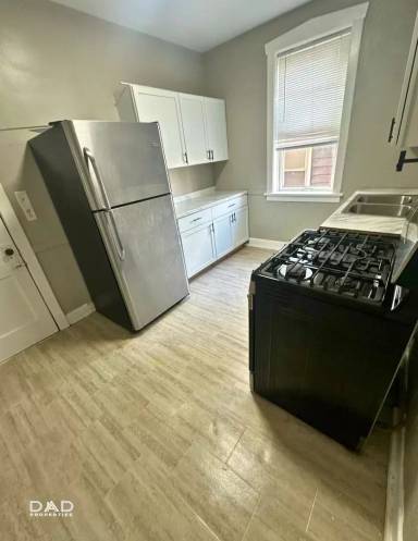 Main picture of 3527 Hemlock St