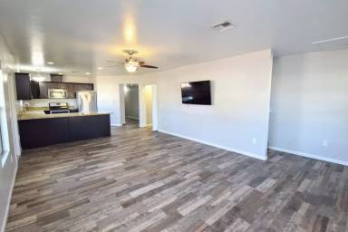 Main picture of 1108 E 10th St