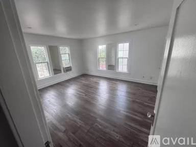 Main picture of 1261 S Plymouth Blvd