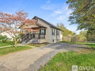 Main picture of 23 Girard Ave