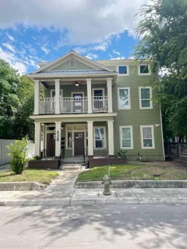Main picture of 638 W Elmira St
