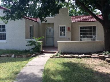 Main picture of 1202 S Travis St