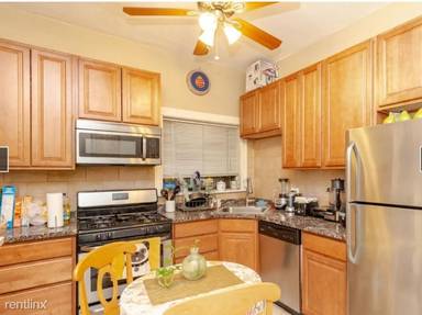 Main picture of 945 W Cullom Ave