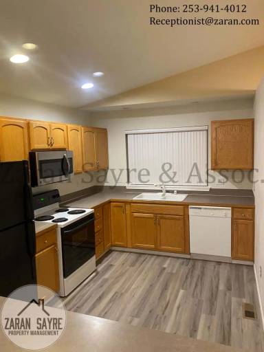 Main picture of 1105 E 53rd St