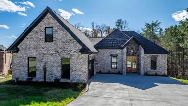 Main picture of 44 Linkside Ln