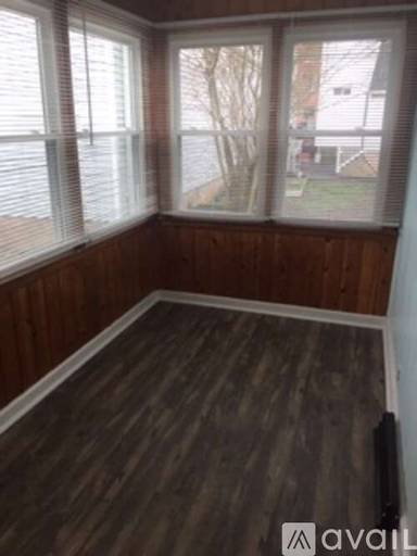 Main picture of 240 Center St