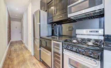 Main picture of 410 E 13th St